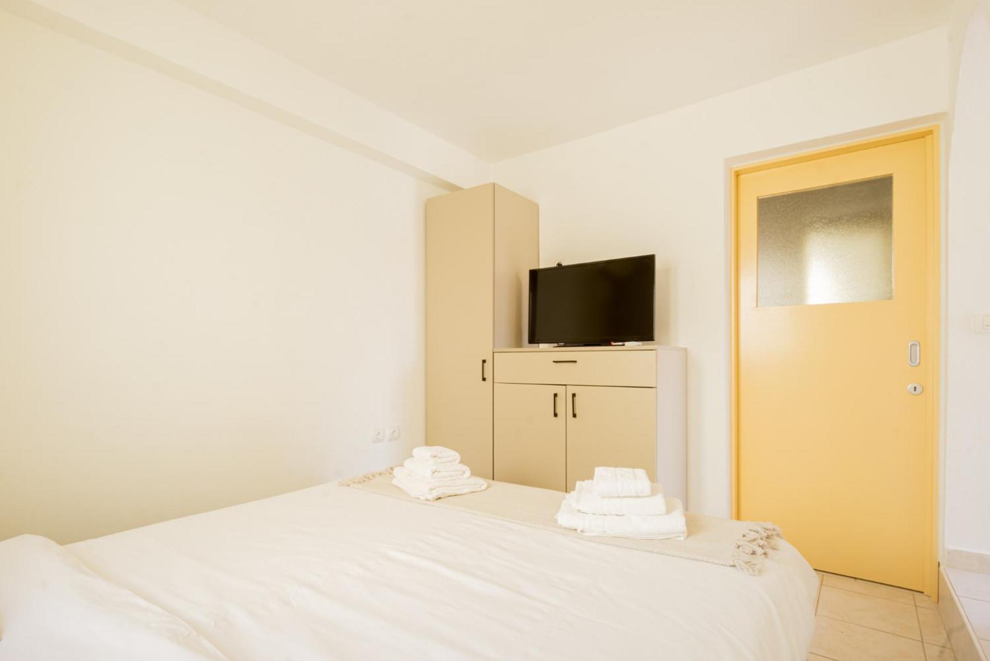 Zlatna Vala Relaxation In A Very Quiet Location Apartment Metajna